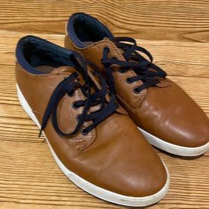 Also sneaker shoes worn 2 x size 8 great condition